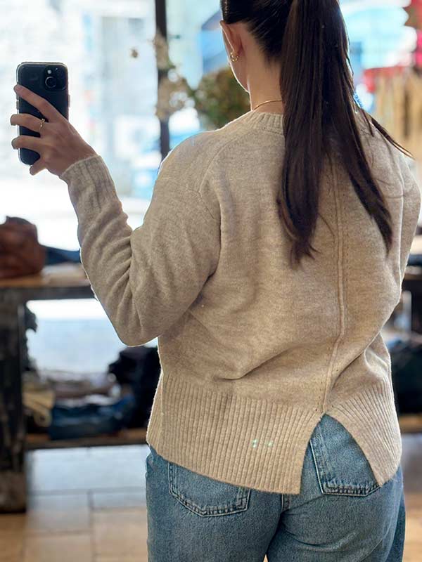 PULL EN MAILLE DETAIL FENTE – Image 2