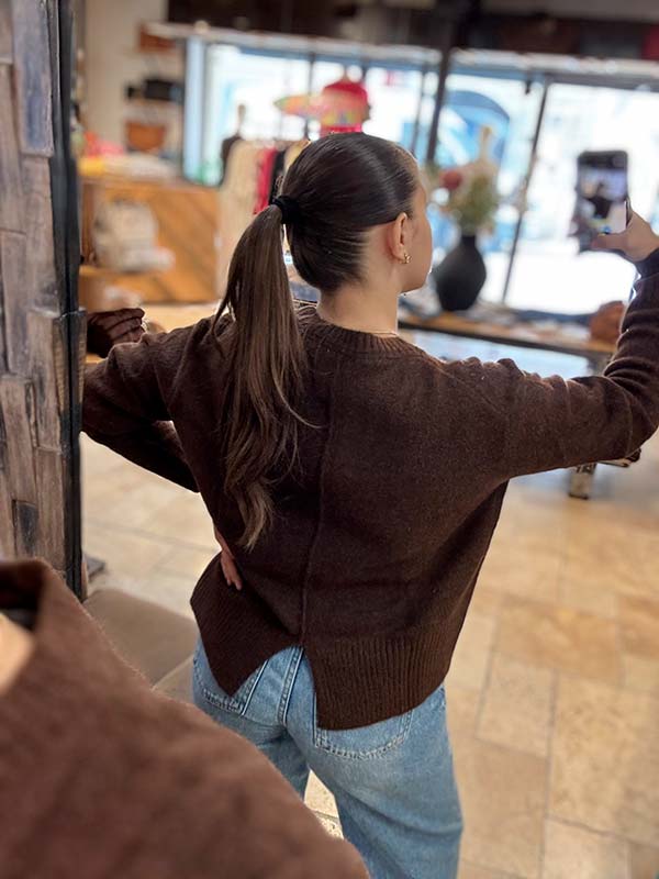 PULL EN MAILLE DETAIL FENTE – Image 4