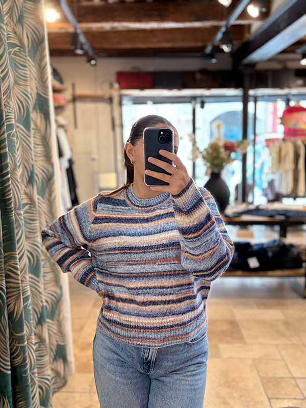 PULL EN MAILLE A RAYURES (Copie)