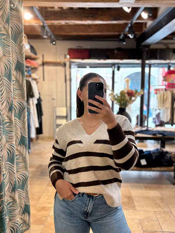 PULL EN MAILLE COL V