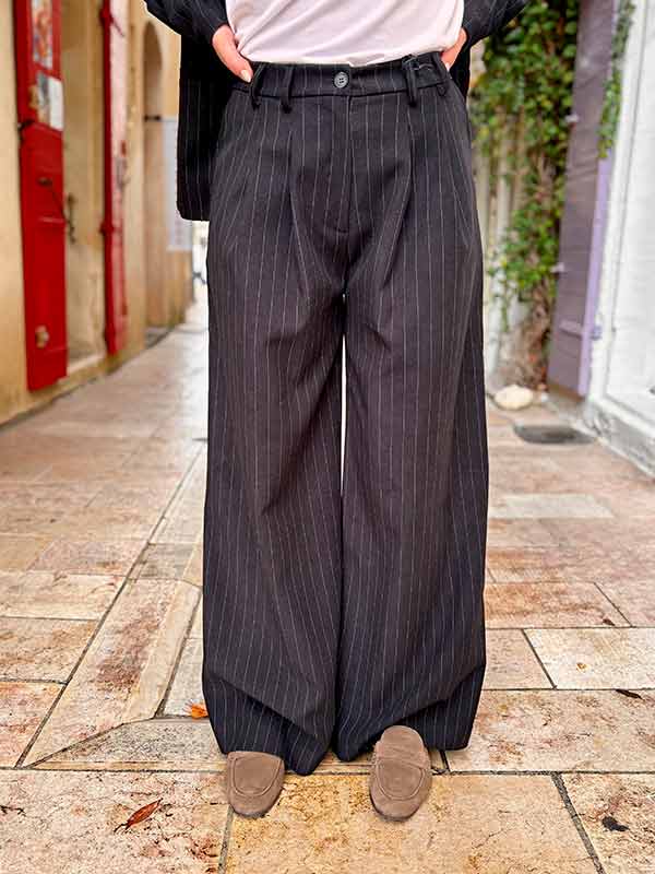 PANTALON LARGE A PINCES VELOURS NOIR RAYE