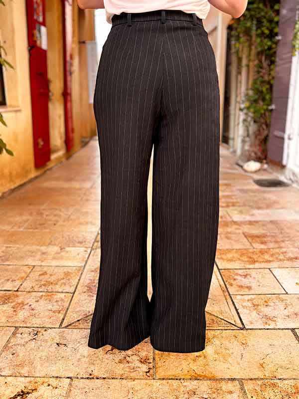 PANTALON LARGE A PINCES VELOURS NOIR RAYE – Image 2